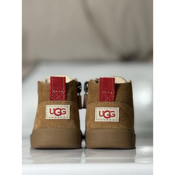 UGG Kids Bixbee Boots Infant 0.5 US Baby Brown Suede Chukka Crib Shoes Red Pull - Picture 3 of 8